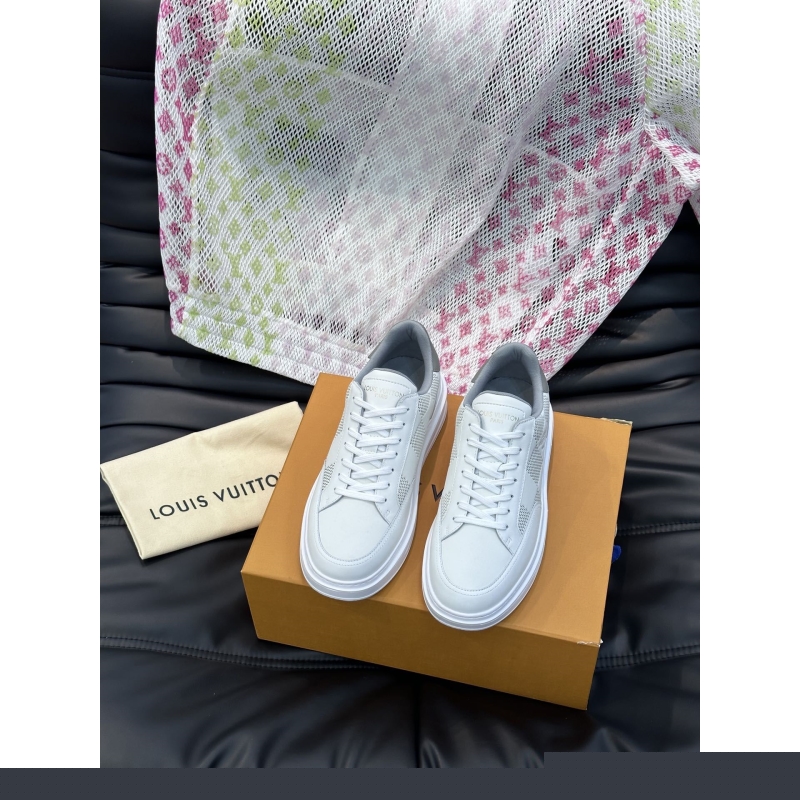 l**is V*t*n sneakers